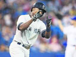 Para la calle. Alfonso Soriano celebra su primer jonrón del partido, el cual remolcó tres carreras. AFP /