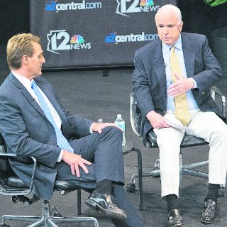 McCain y Flake defienden la reforma migratoria