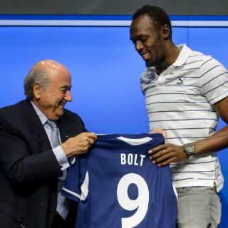 Usain Bolt visita la sede oficial de FIFA