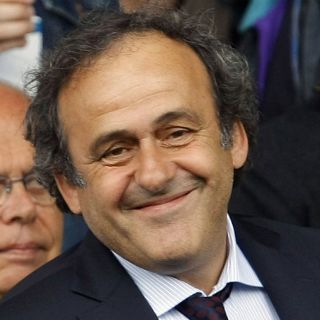 Platiní anunciaría su decisión de presidir la FIFA