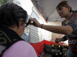 Un millón 800 mil pesos fueron entregados para dotar de mil 800 lentes a igual número de adultos mayores. ARCHIVO /