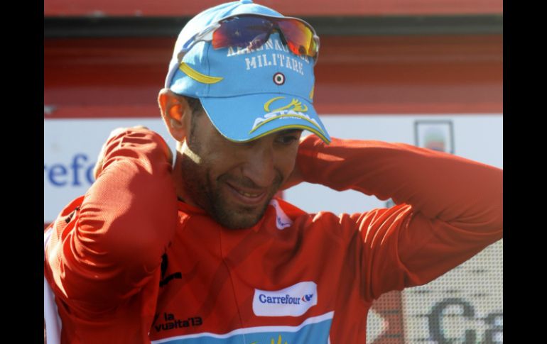 Vincenzo Nibali de Astana continúa al frente. AFP /