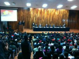 Realizan este día conferencia ante un auditorio Salvador Allende repleto. ESPECIAL /