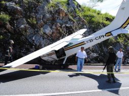 Una falla en el motor principal, obligó a los pilotos de una avioneta Cessna matricula XB CPH, a aterrizar de emergencia. SUN /
