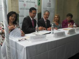 Autoridades durante la inauguración del instituto.  /