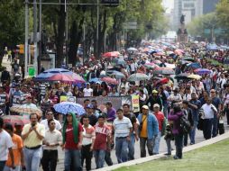 Maestros de la CNTE realizaron una marcha por la tarde hacia Los Pinos exigiendo dialogar con Osorio Chong y Chuayffet. EFE /