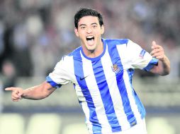 El segundo gol del delantero mexicano Carlos Vela ayer en Anoeta queda para la historia. AP /