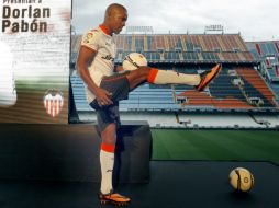 Pabón ha sido presentado como refuerzo y estaría debutando este fin de semana. EFE /