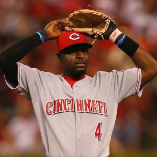 Beisbolista de los Rojos amenaza a reportero