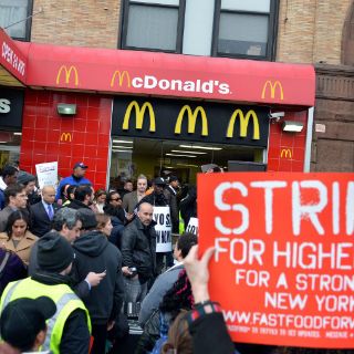 Paran empleados de restaurantes de comida rápida en EU