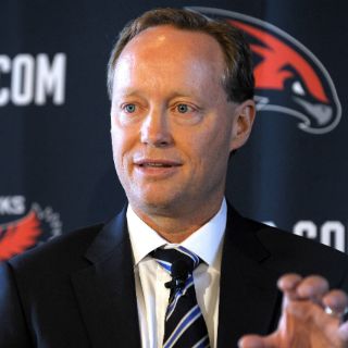 Entrenador de los Hawks es detenido por conducir ebrio