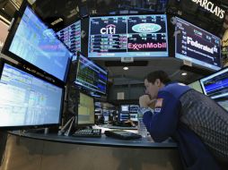 La bolsa neoyorquina opera en un día marcado por datos mejores de lo previsto sobre el crecimiento económico en EU. ARCHIVO /