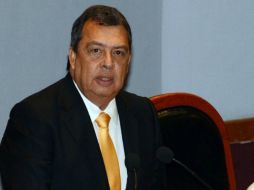 Ángel Aguirre asegura que mientras las autodefensas no se aparten de la ley no habrá hostigamiento del Estado. ARCHIVO /