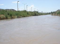 Los tres cuerpos encontrados hoy en el río no presentaban indicios de violencia. ARCHIVO /