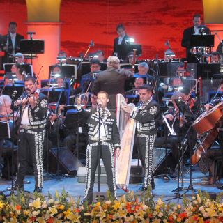 Raphael, Julio Iglesias y Mocedades ''regresan'' en voz del mariachi