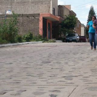 Inauguran obras de empedrado y pavimentación en colonias de Tonalá