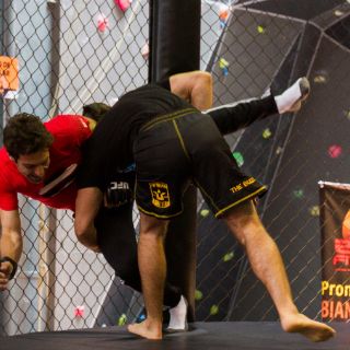 Ari Borovoy es golpeado en grabación de programa