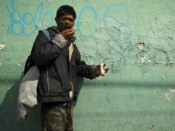 Algunas personas utilizan los inhalantes que se venden en tiendas con propósitos distintos. ARCHIVO /