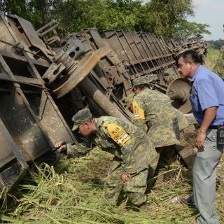 Pieza robada en riel causó accidente de ''La Bestia'': SCT
