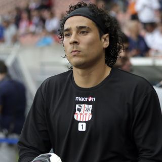 Memo Ochoa espera una buena oferta