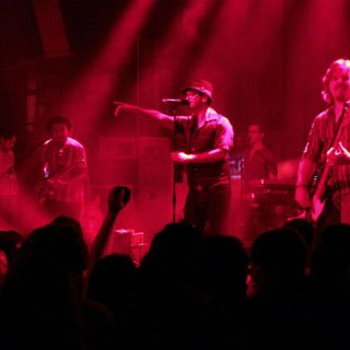 Los Amigos Invisibles hacen bailar a La Condesa