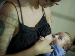 Es necesario que al menos durante los seis primeros meses, el infante sea amamantado para otorgarle los nutrimentos que necesita. EFE /