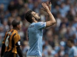 El español Álvaro Negredo (65), luego de anotar su gol durante el juego. AP /