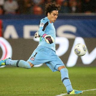 Ochoa, al menos otro año con Ajaccio