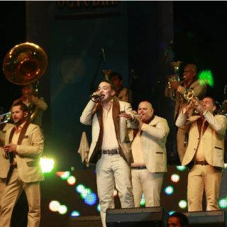 La Original Banda el Limón deleita a fans mexiquenses