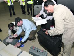 Inspectores de la ONU y de la OPAQ verifican las muestras del uso de armas químicas. AP /