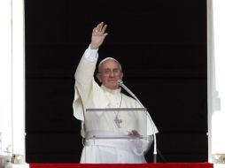 Durante el Ángelus de este domingo, el Pontífice hizo un llamado a la comunidad internacional a que se evite la guerra en Siria. AP /