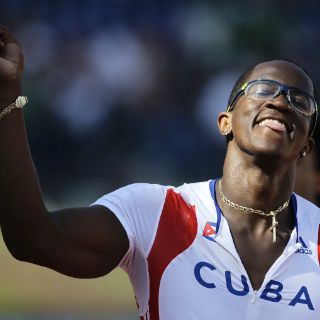 Dayron Robles recupera la senda de la victoria