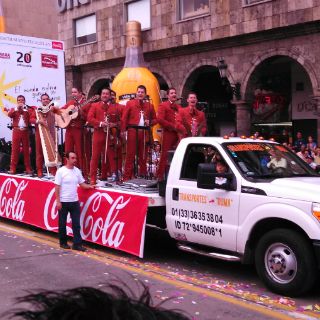 Guadalajara se solaza con mariachi