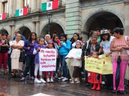 Organizaciones sociales, padres de familia y alumnos se manifiestan en la capital oaxaqueña a favor del SNTE. ARCHIVO /