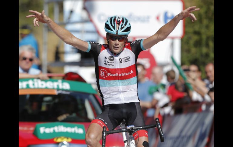 Chris Horner ya viste la camiseta roja de líder. AFP /