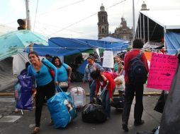 Integrantes de la CNTE, en el plantón del Zócalo capitalino, iniciaron su retorno a los distintos puntos del estado de Oaxaca. SUN /