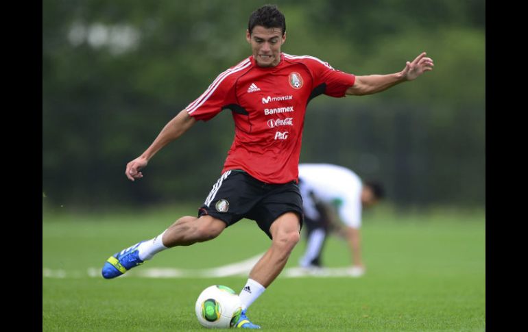 Héctor Moreno agradece a la afición por tenerles paciencia y asegura que harán todo lo posible para ganar en casa. ARCHIVO /