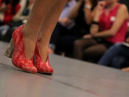 Hay algunas tendencias y prendas que los hombres prefieren no ver en las mujeres, entre ellas, los tacones gruesos. ARCHIVO /