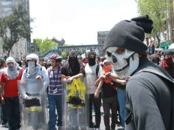 Los jóvenes enfrentan acusaciones por ultraje a la autoridad, resistencia de particulares y portación de objetos aptos para agredir. ARCHIVO /