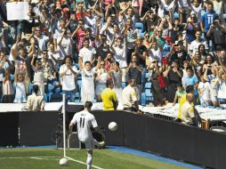 Alrededor de 40 mil aficionados le dieron la bienvenida al jugador en la “casa blanca”. AP /