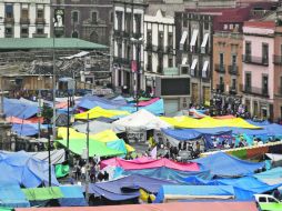 Los docentes de la CNTE mantienen el plantón y saldrán a manifestarse contra los senadores. AFP /