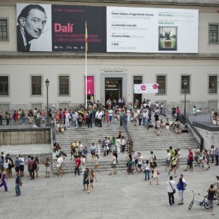 Miles de personas visitan exposición de Dalí en Reina Sofía