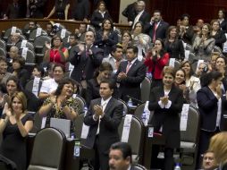 Los diputados realizan el acto solemne antes de concluir la sesión ordinaria. NTX /