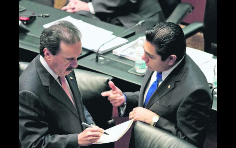 Emilio Gamboa y Jorge Luis Preciado hacen observaciones a la minuta de la Ley del Servicio Profesional Docente. NTX /