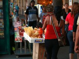 La Secretaría General de Guadalajara, comandada por Vázquez Vigil, fue exhibida como responsable de mantener el ambulantaje. ARCHIVO /