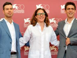 El director mexicano David Pablos (i-d), la actriz María Renée Prudencio y el actor Rodrigo Azuela en la 70 Mostra de Venecia. AFP /