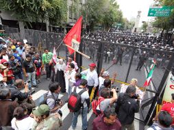 Los maestros de la CNTE instalan un plantón en las inmediaciones de la Secretaría de Gobernación. NTX /