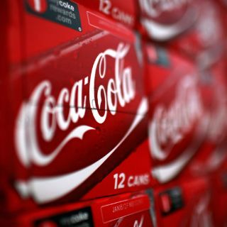 Moody's baja perspectiva de Coca Cola Femsa por deuda