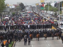 Profesores integrantes de la CNTE bloquearon el Circuito Interior y Boulevar Puerto Aéreo, en la Ciudad de México. SUN /