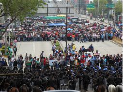 Registran casi cinco mil maestros los que se manifiestan en el aeropuerto. NTX /